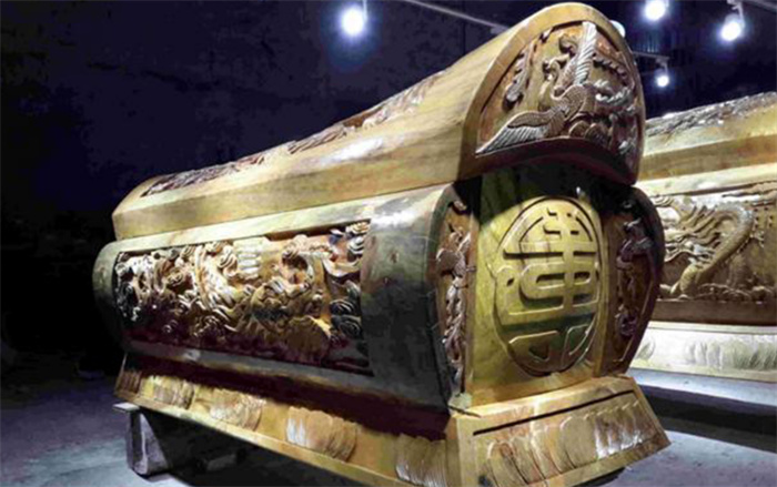 贵州发现一座豪华墓葬 棺材钉是纯金打造（豪华古墓）