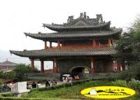 山西忻州五台县旅游：显通寺钟楼