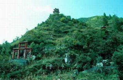 龙安瘦石山摩岩