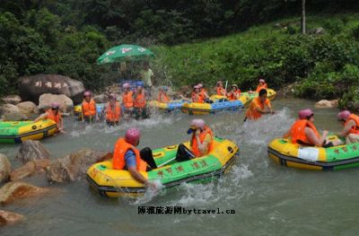 龙门水帘洞峡谷漂流