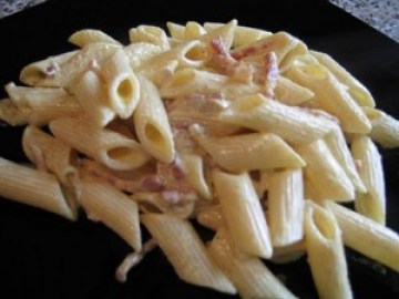 意大利三层肉奶油空心面penne con panna e pancetta做法